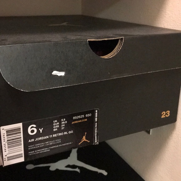 Air Jordan Retro 11 Heiress Maroon Gold - Picture 8 of 8